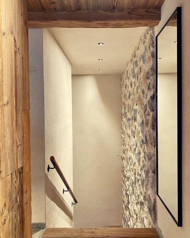 Das BelarosaChalet hat nun Form und Farbe erhalten und wir freuen uns schon auf die Eröffnung! @belarosachalet #belarosahotel #hoteldesign #interiordesign #chaletdesign #chaletstyle #hotelstyle #chalethotel #newhotel #hotelhideaway #interior #hotelarchitecture #hotelarchitectureanddesign #interiorstyle #hotelinterior